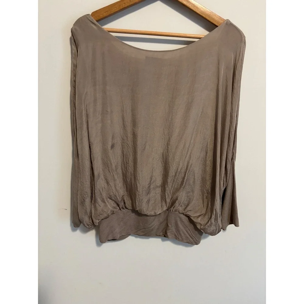 Cobblestone Made in Italy Silk Blend Dolman Sleeve Blouse Taupe Ribbed Hem Top - Picture 2 of 6